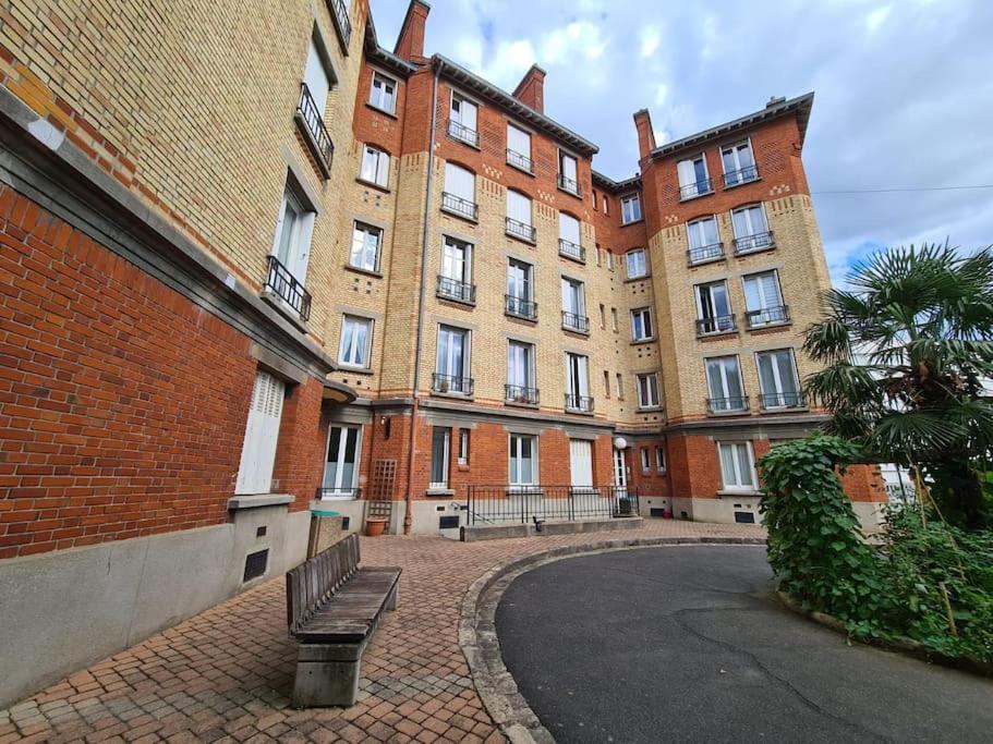 Suresnes : 2 Pieces Cosy Apartment Luaran gambar