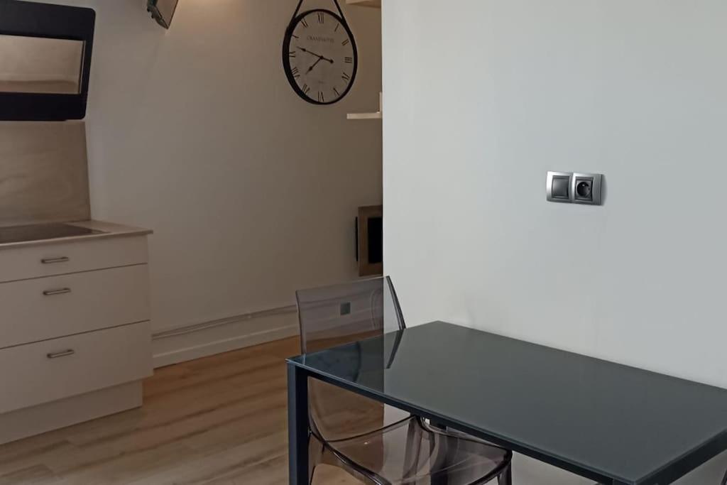 Suresnes : 2 Pieces Cosy Apartment Luaran gambar
